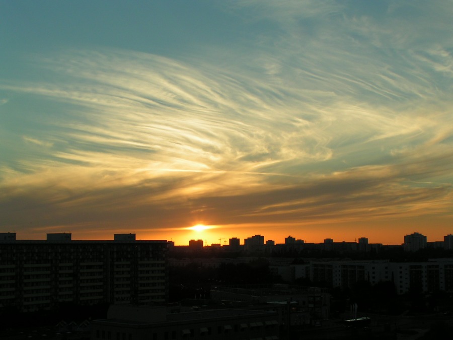 Wolkenspiel über der Stadt