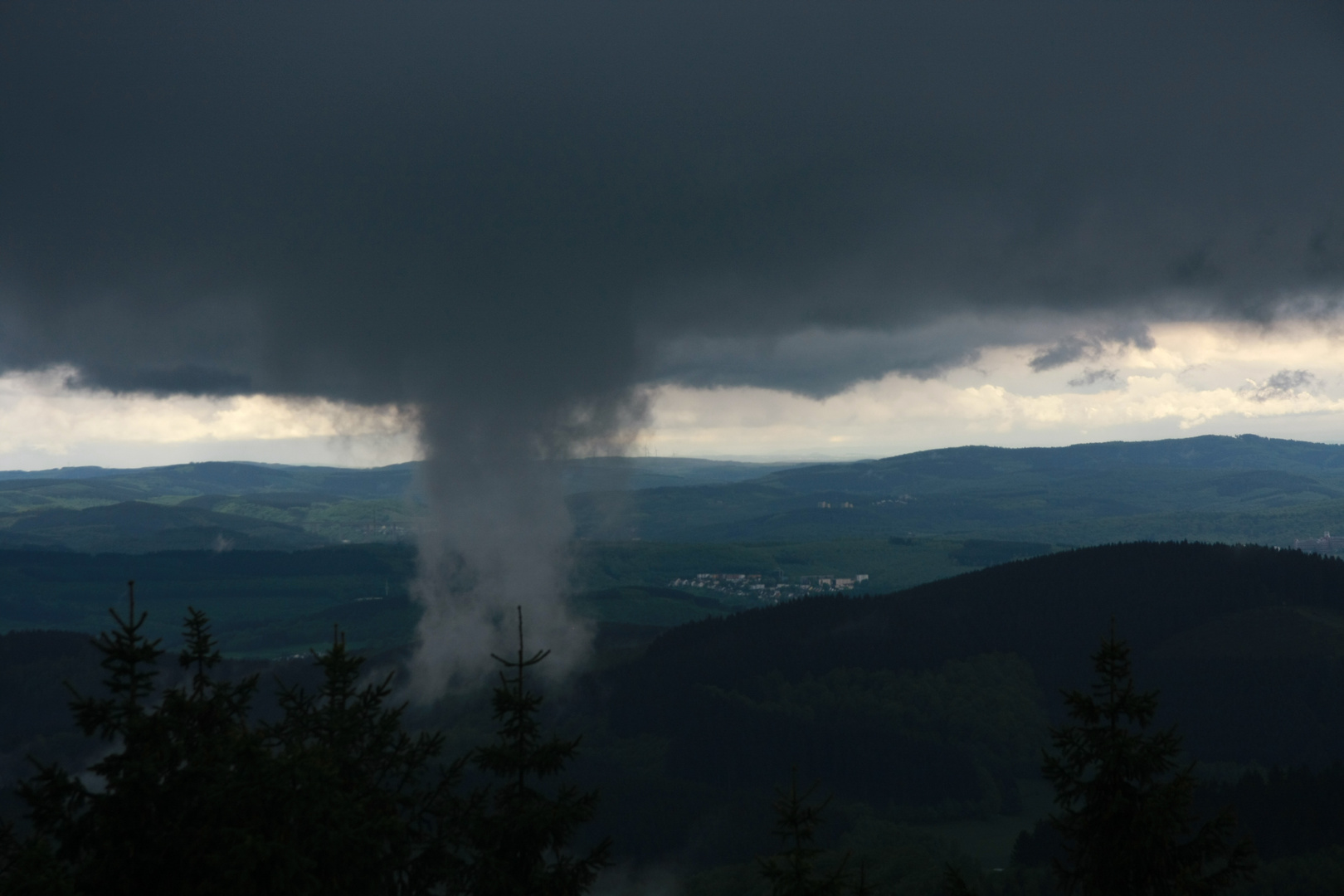 Wolkenspiel über Grund