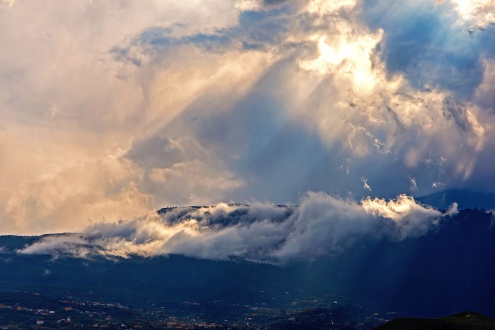 Wolkenspiel über Puerto de la Cruz, Teneriffa