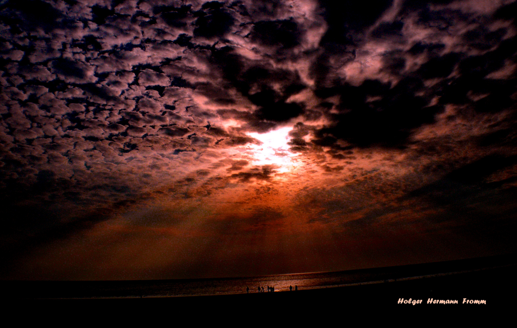 Wolkenspiele am Nordseestrand bei Ebbe in Büsum