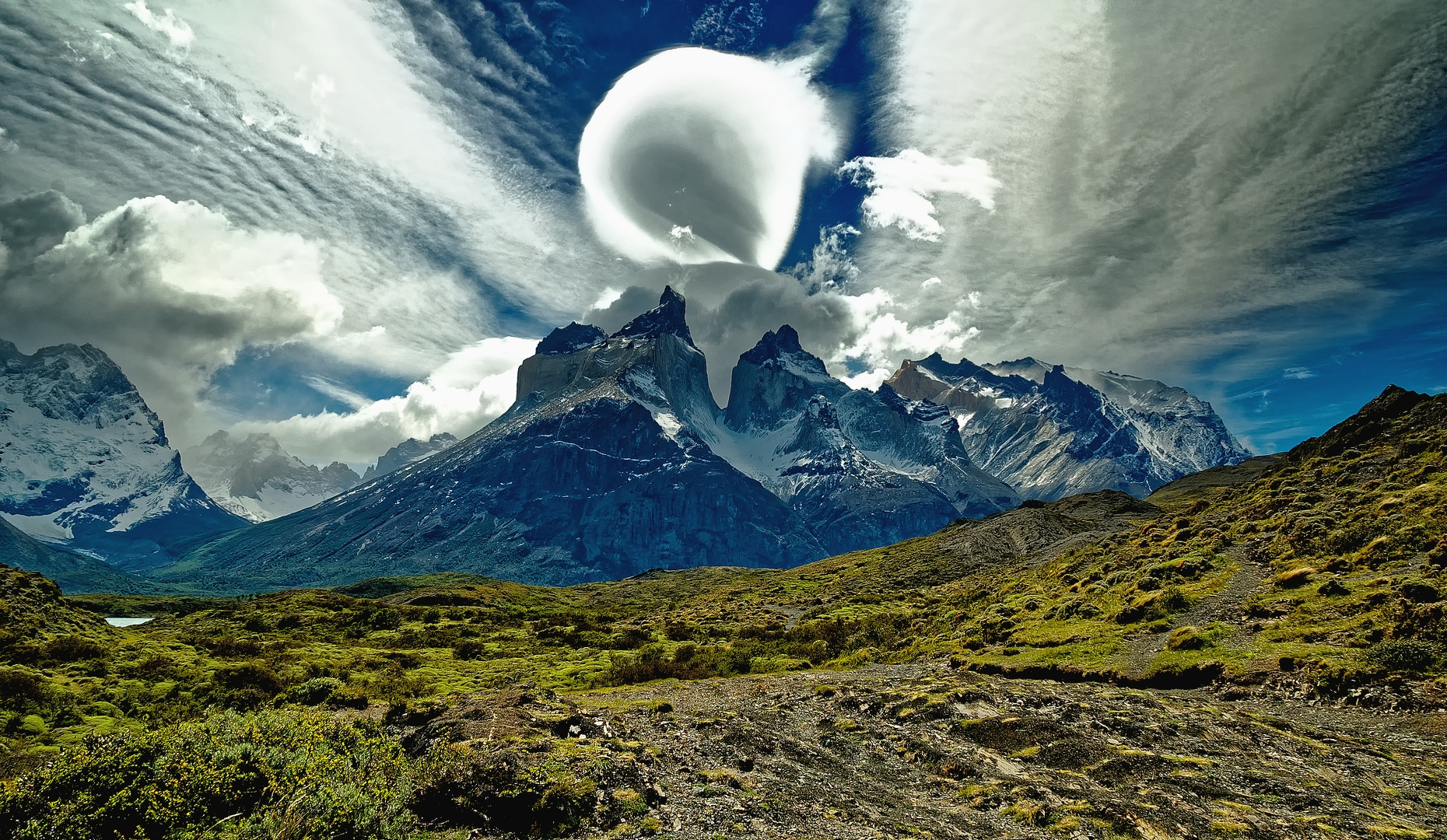 ... Wolkenspiele über den Cuernos ...