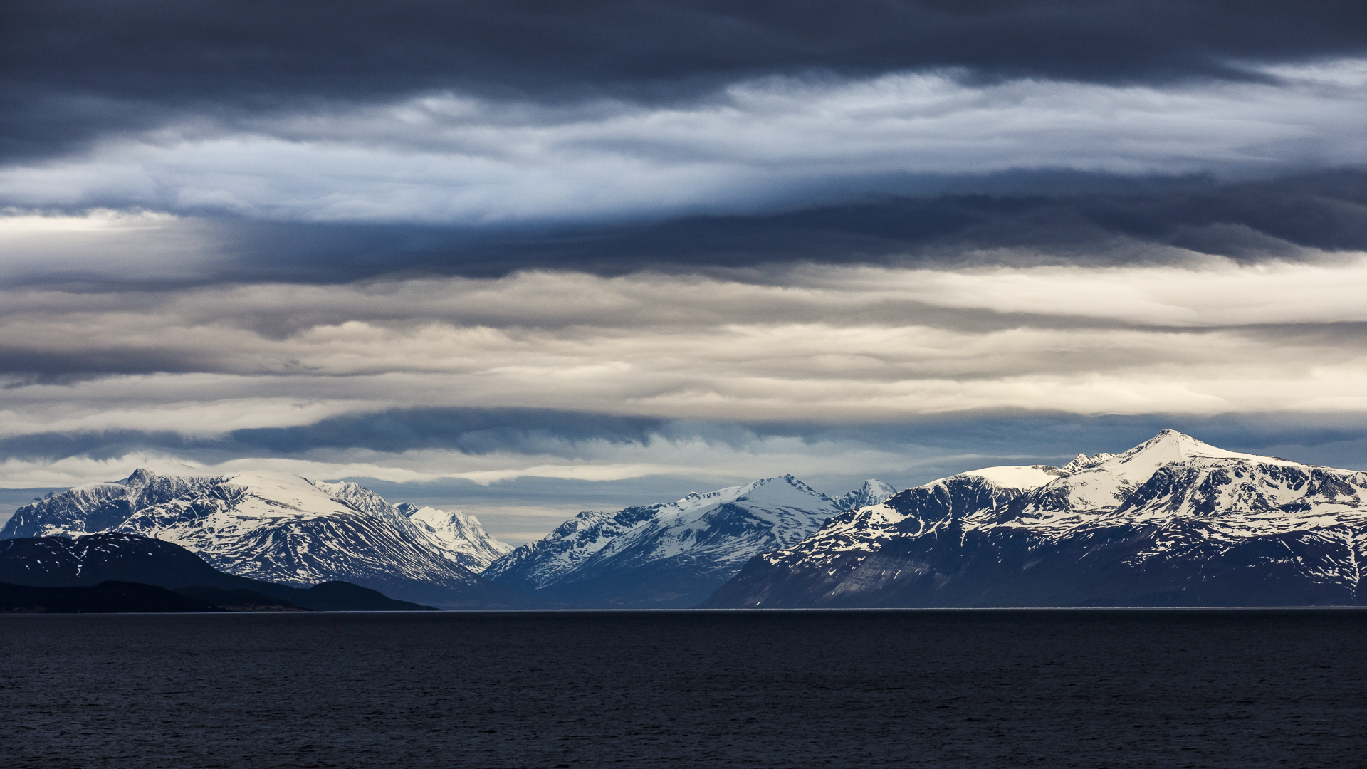 Wolkenspiele über den Lyngenalpen