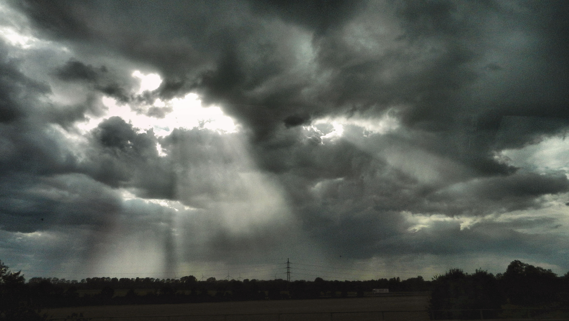 Wolkenspiele über der Eifel 3