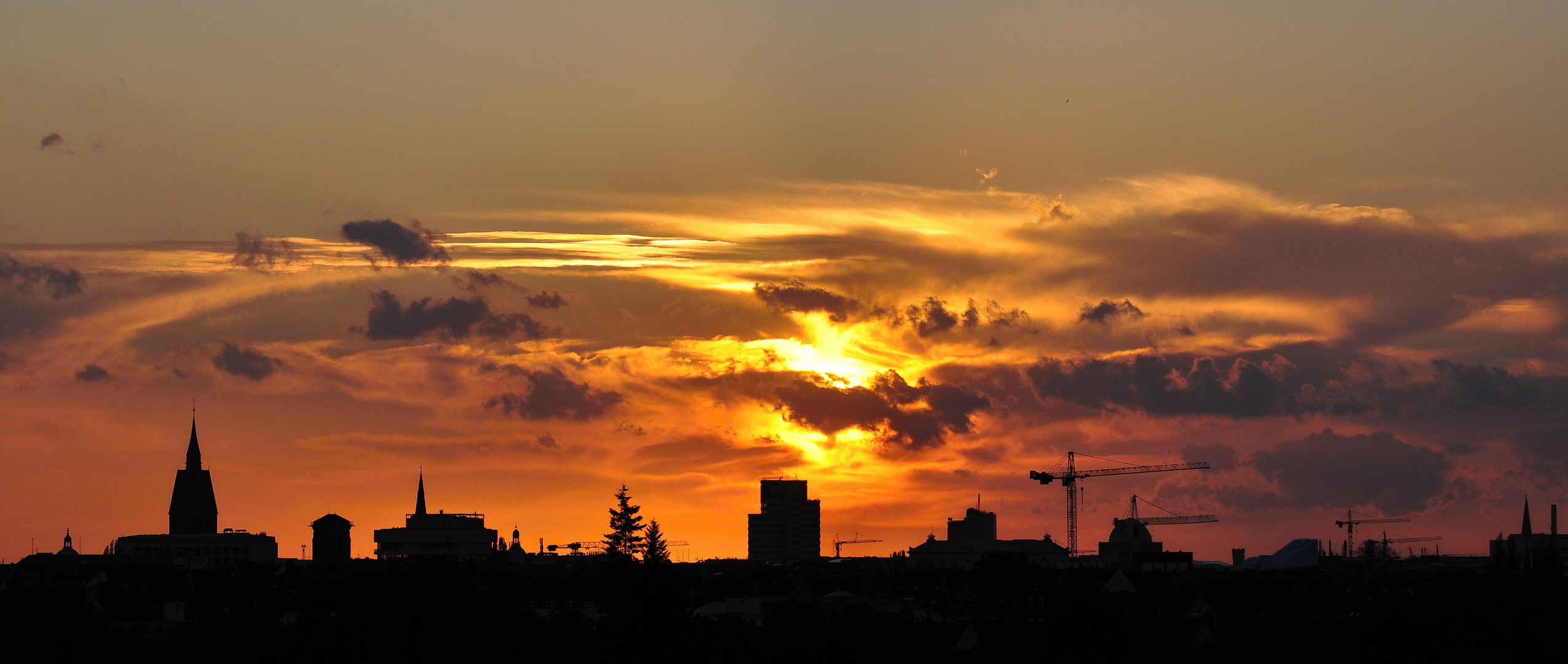 Wolkenspiele über Hannover