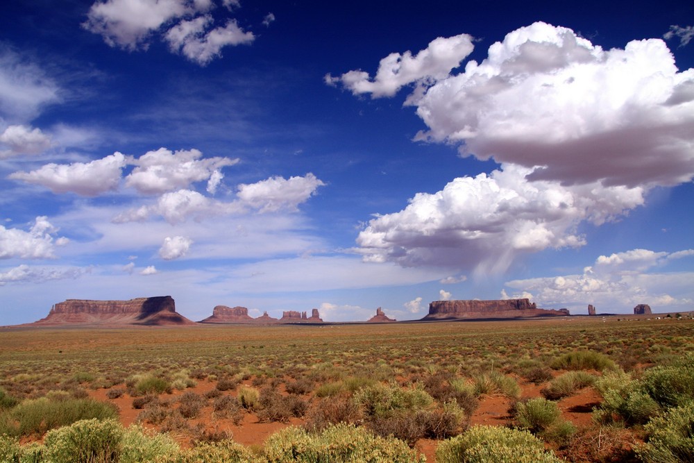 Wolkenspiele über Monument Valley