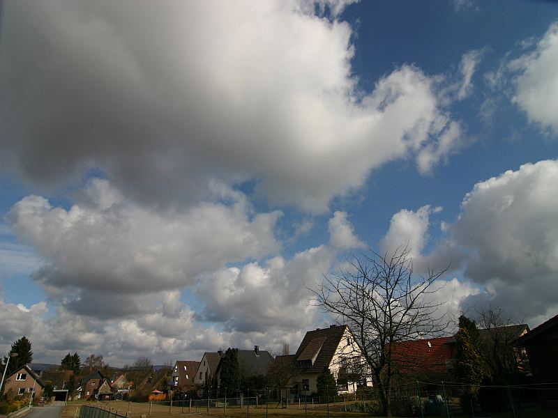 Wolkenspiele über Obernbeck