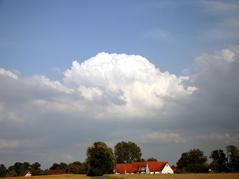 Wolkenspiele über Obernbeck