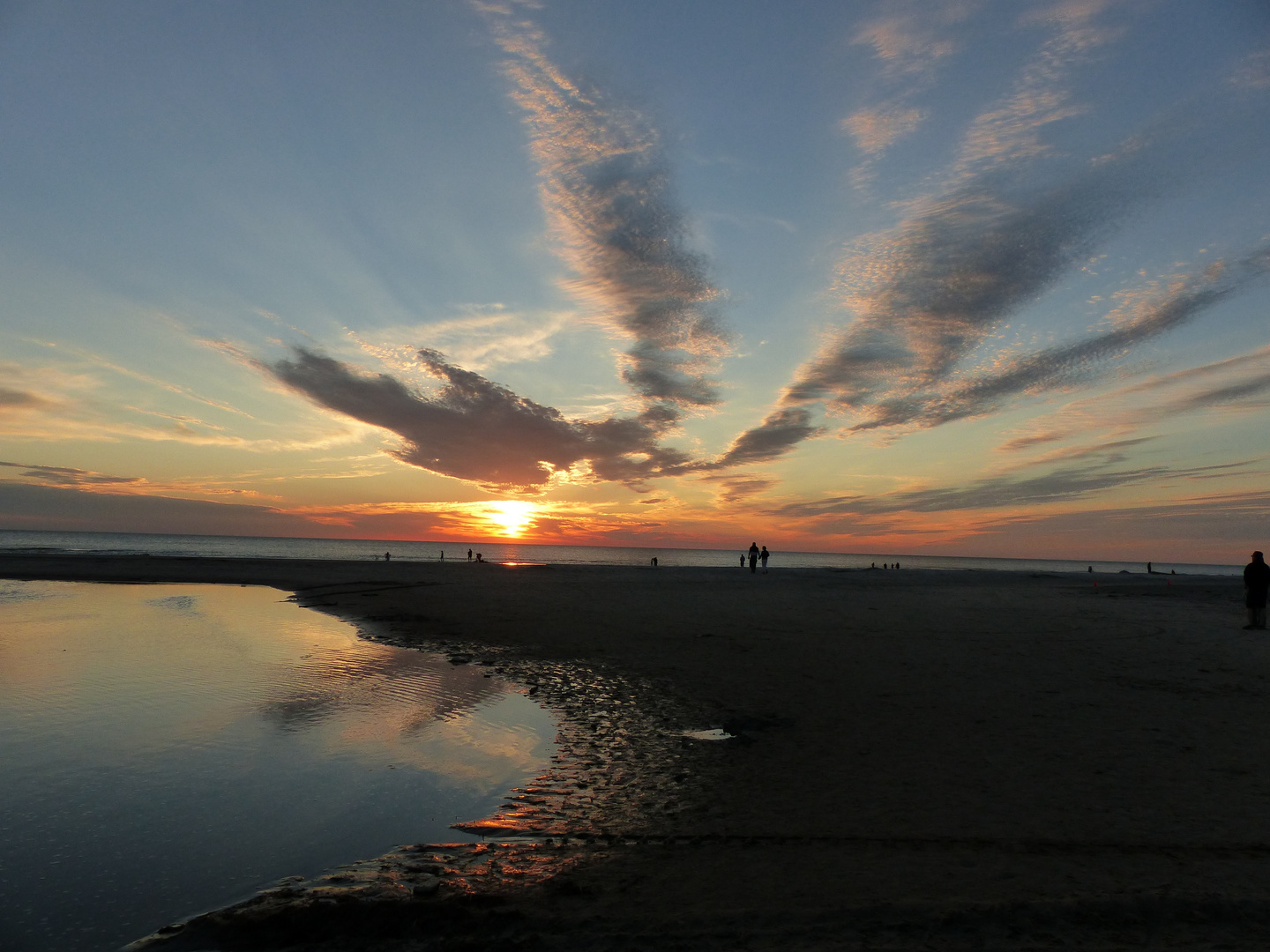 Wolkenstern beim Sonnenuntergang am Vejers Strand