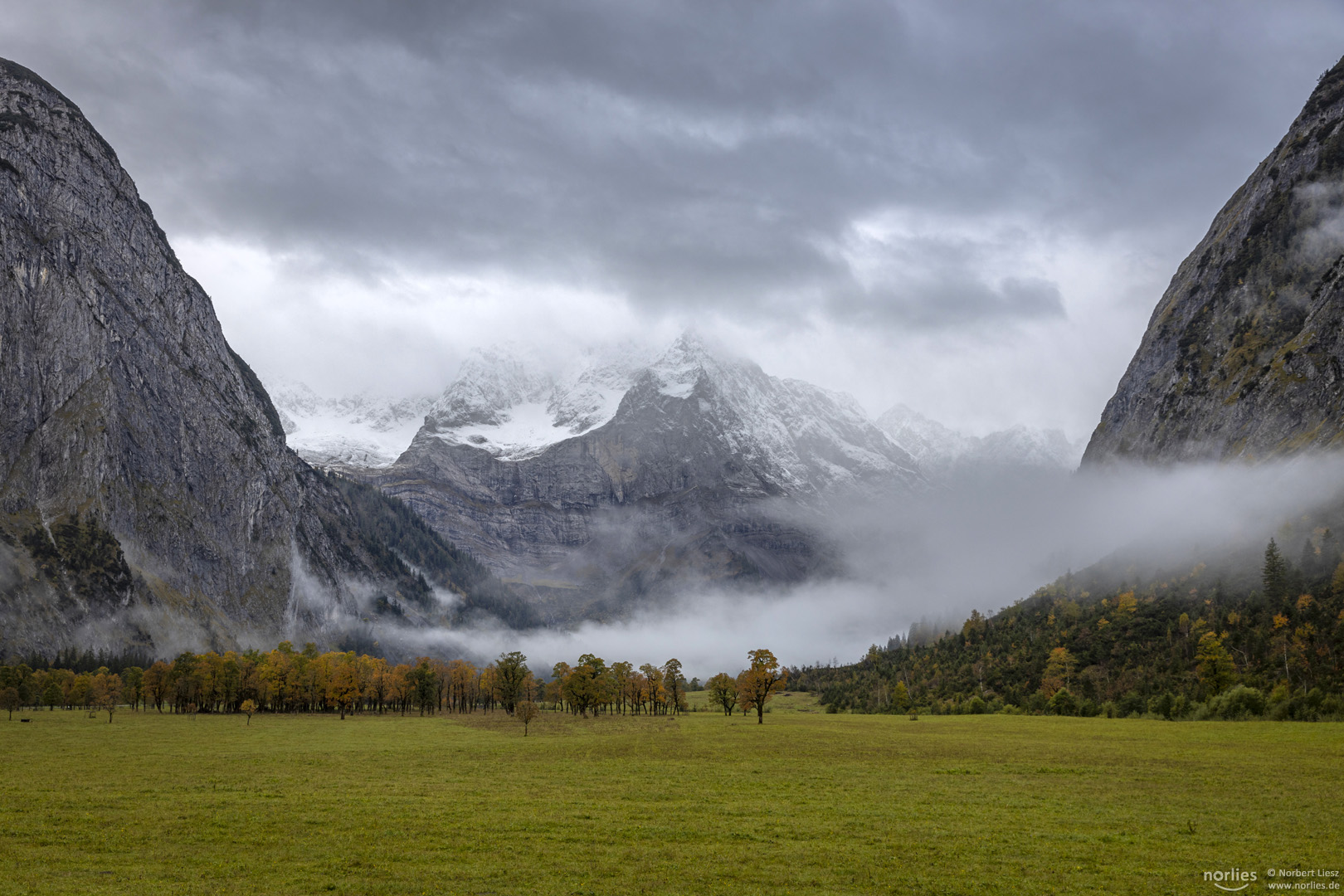 Wolkenstimmung am Ahornboden