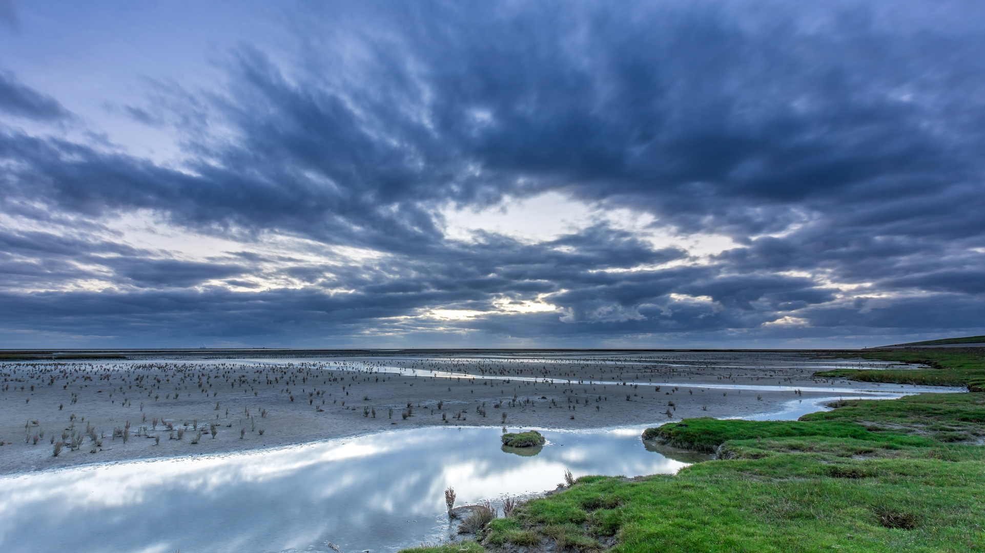 Wolkenstimmung bei Ebbe