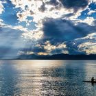 Wolkenstimmung mit Kanu auf dem Gardasee