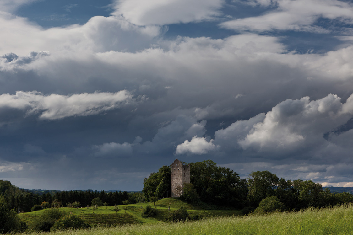 Wolkenstimmung über Burgruine