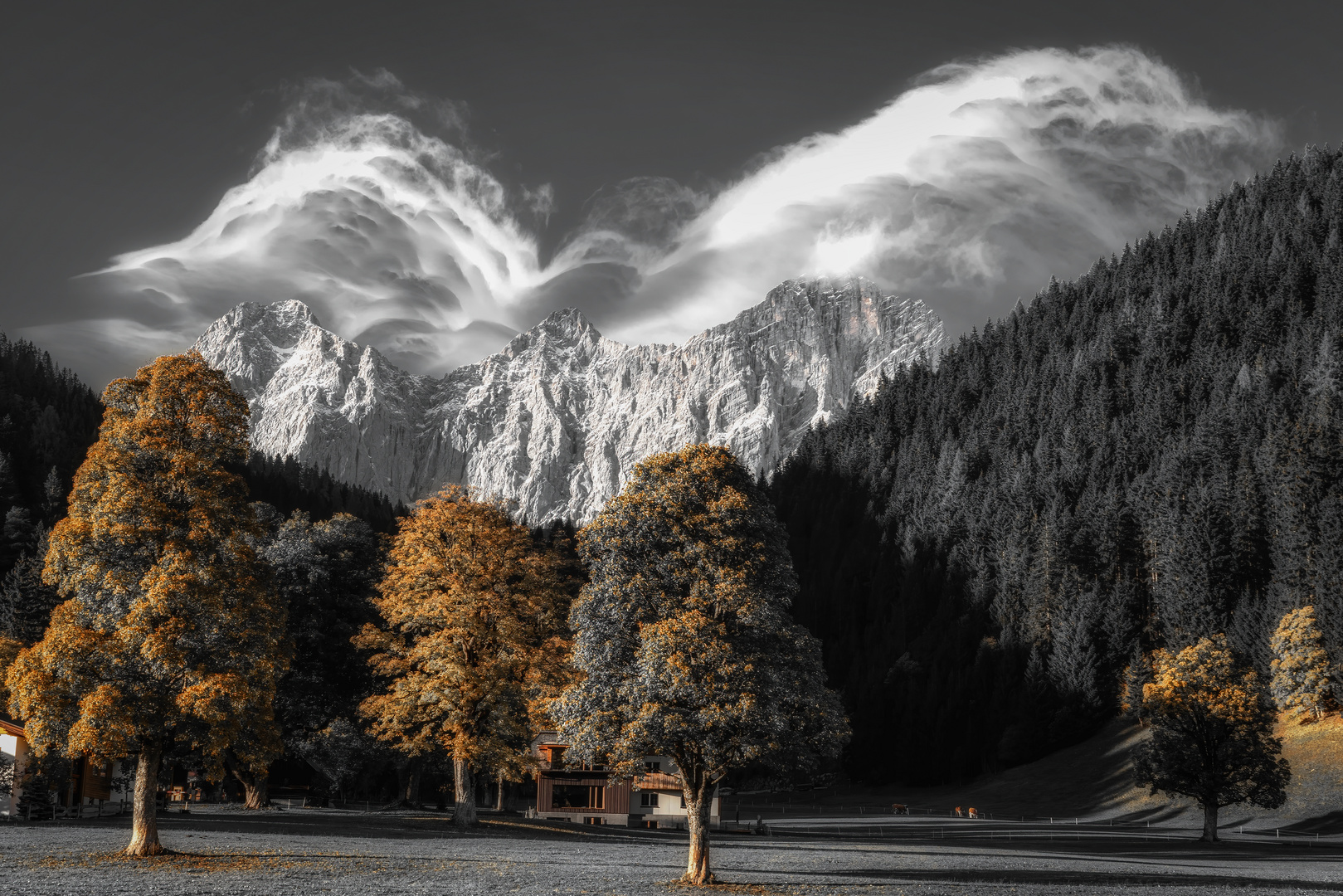 Wolkenstimmung über dem Dachstein