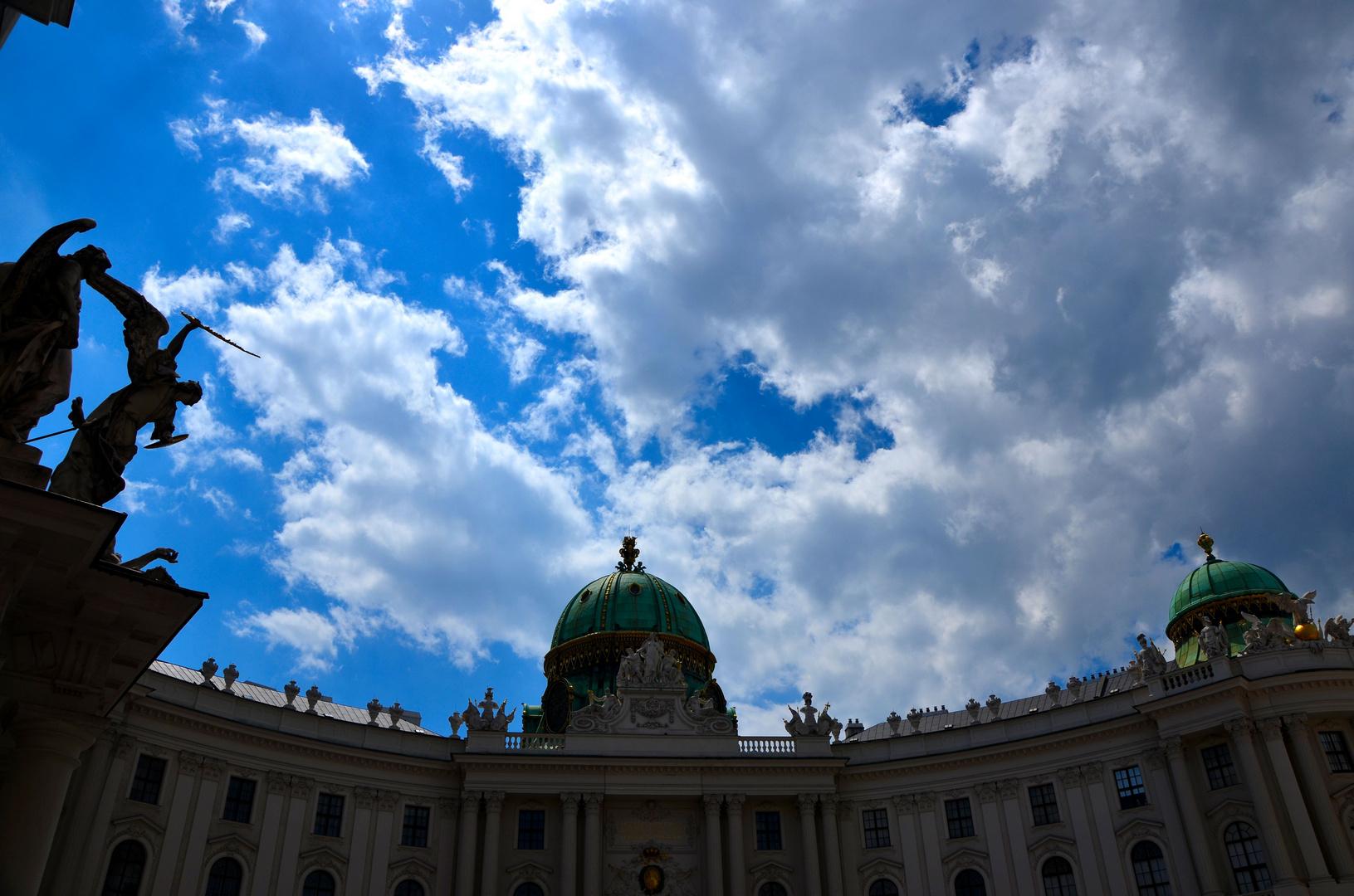 Wolkenstimmung über dem Michaelerplatz in Wien