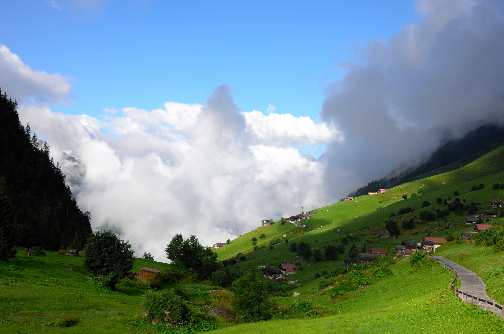 Wolkenstimmung über Golzern Maderanertal