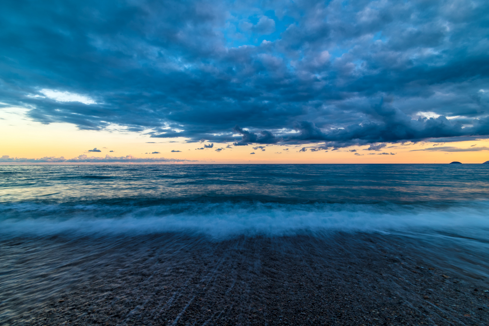 ***     wolken,strand und.........        ***