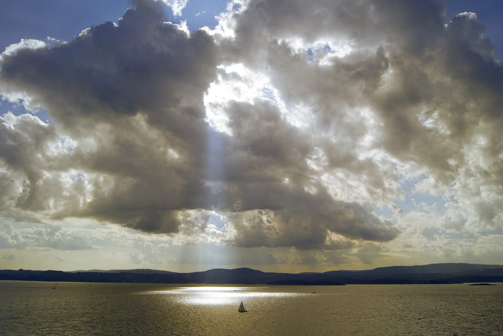 Wolkentürme über dem Oslofjord.