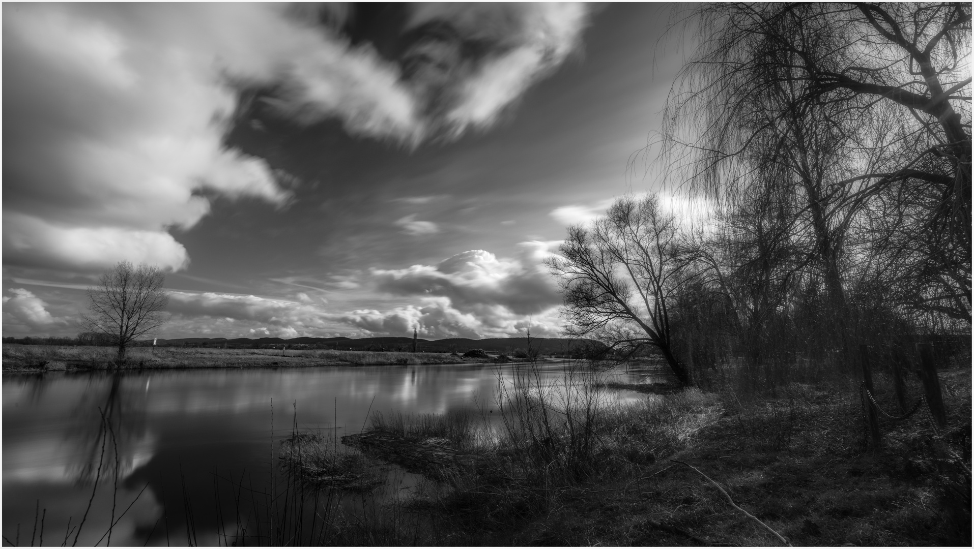 Wolkentürme über der Weser