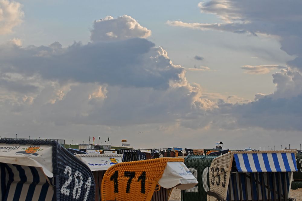 Wolkenturm über Neuharlingersiel