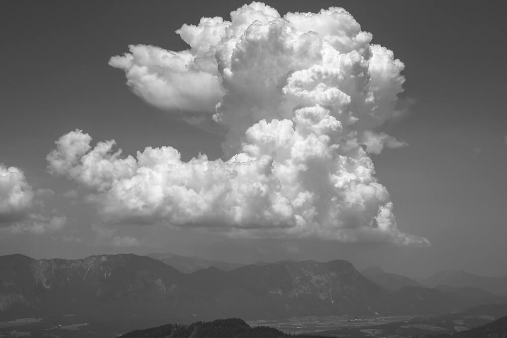 Wolkenturmbau über dem Pendling und dem Inntal