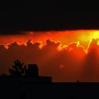 Wolkenversammlung bei Sonnenaufgang