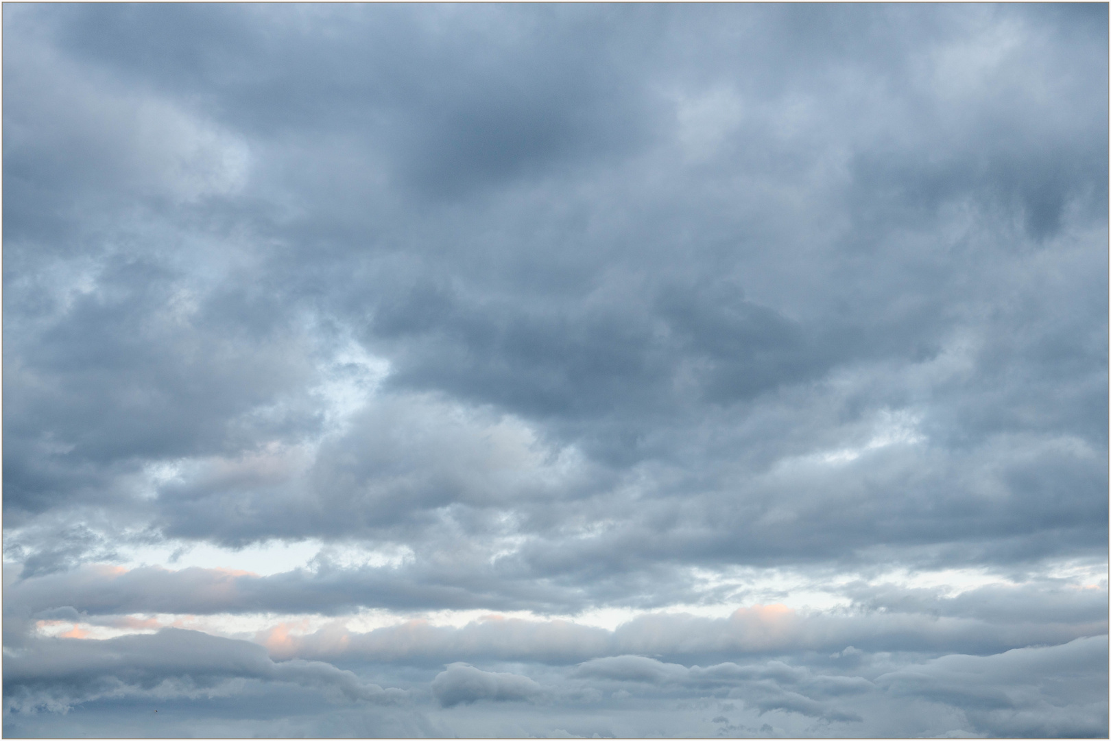 Wolkenwand über dem Jura