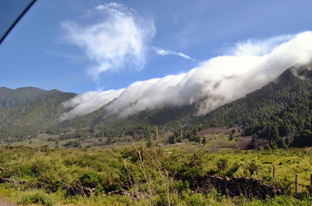 Wolkenwasserfall auf La Palma