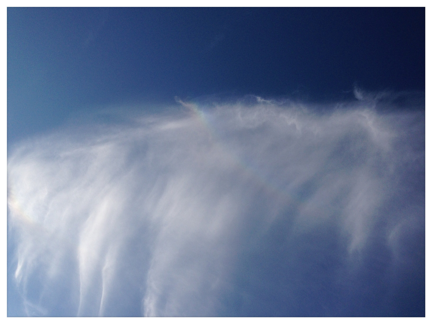 Wolkenwasserfall mit HALO