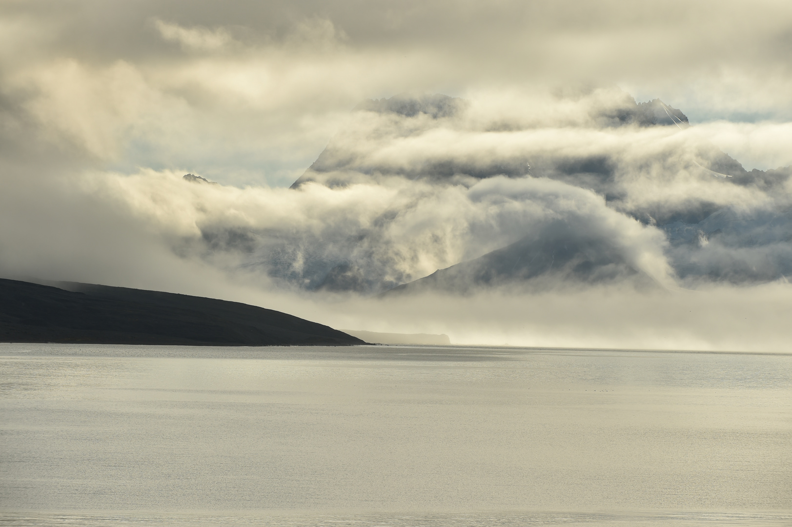 Wolkenzauber im Hornsund.             DSC_7382