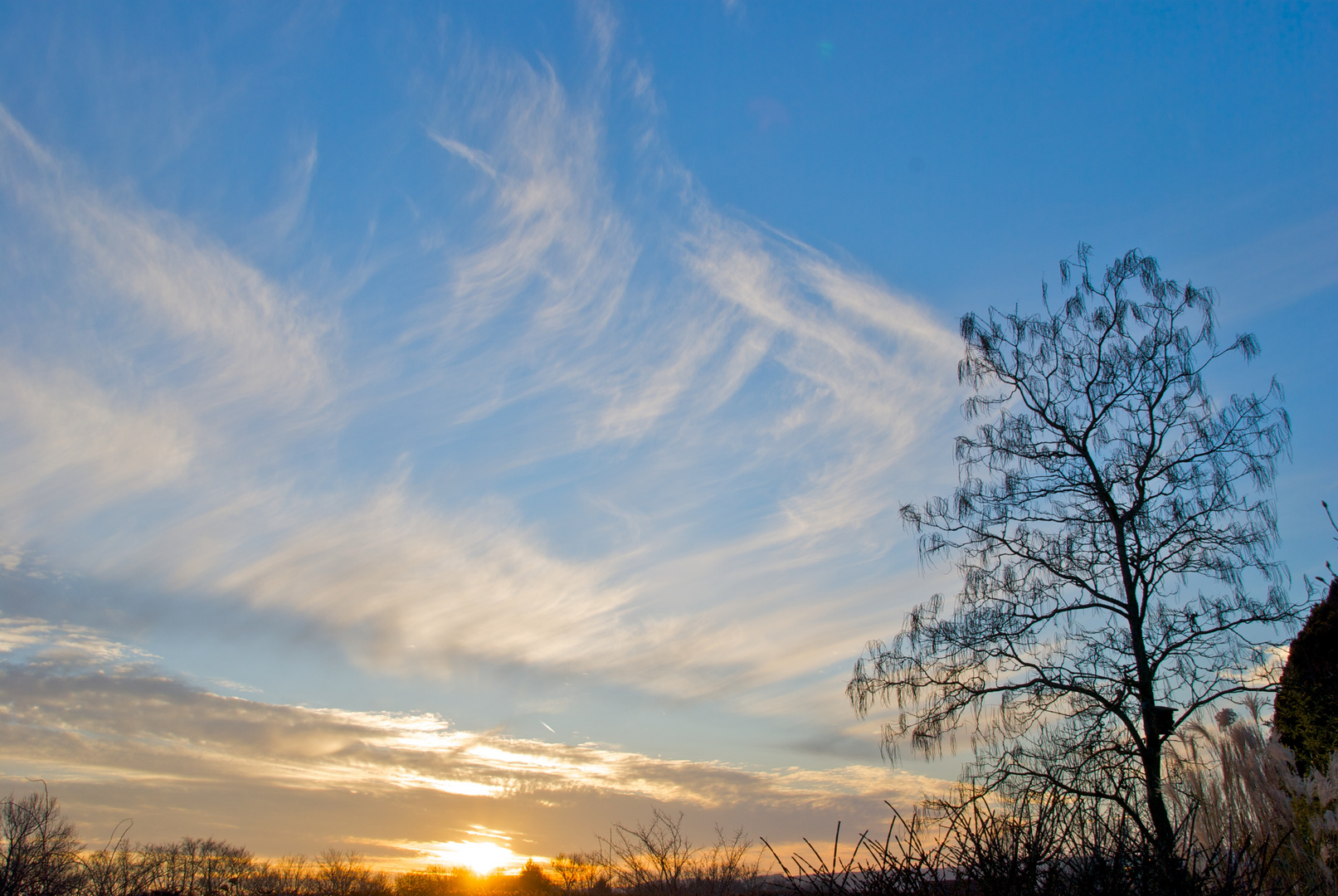 Wolkenzauber im Sonnenuntergang