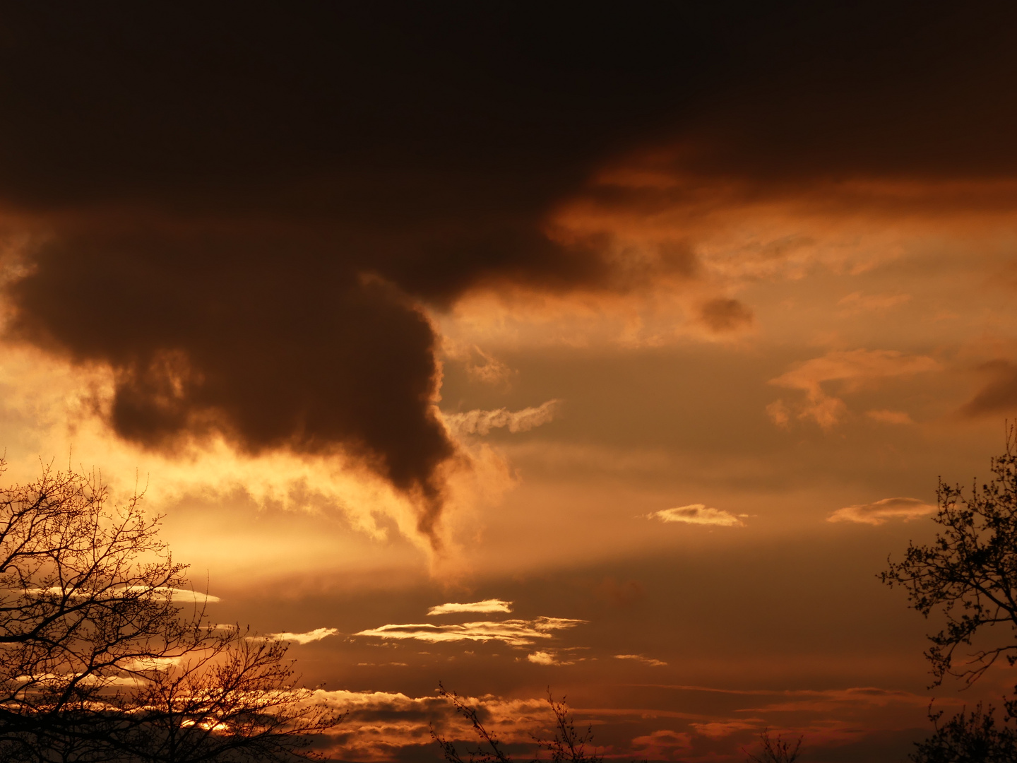 Wolkenzipfel_Sonnenuntergang