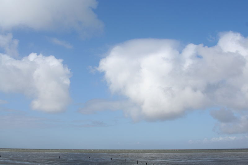Wolkenzug im Küstenfrühling