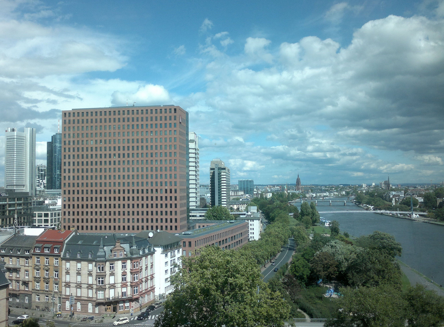 Wolkenzug über Frankfurt II