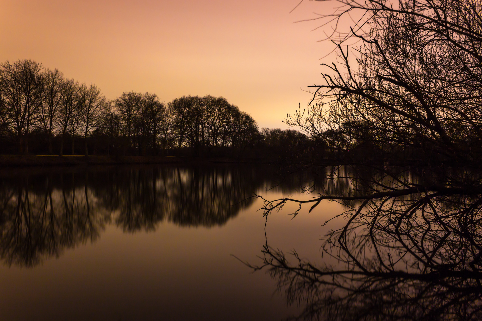 Wolkige Nacht im Ruhrgebiet