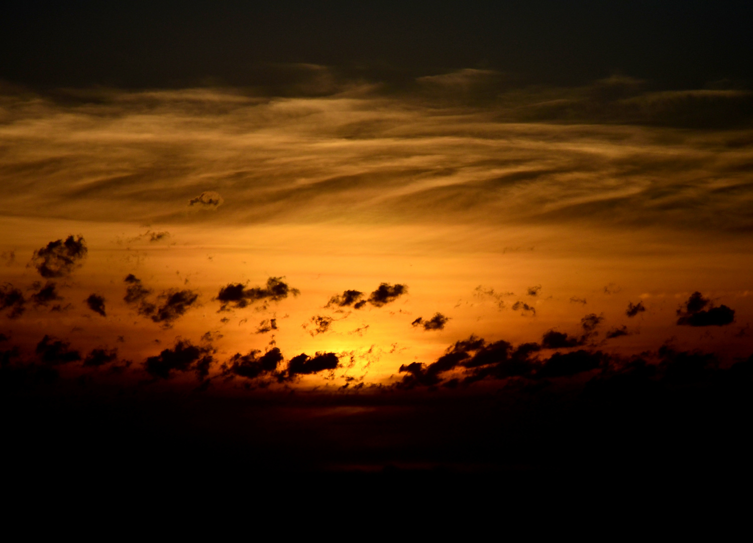 Wolkiger Sonnenuntergang