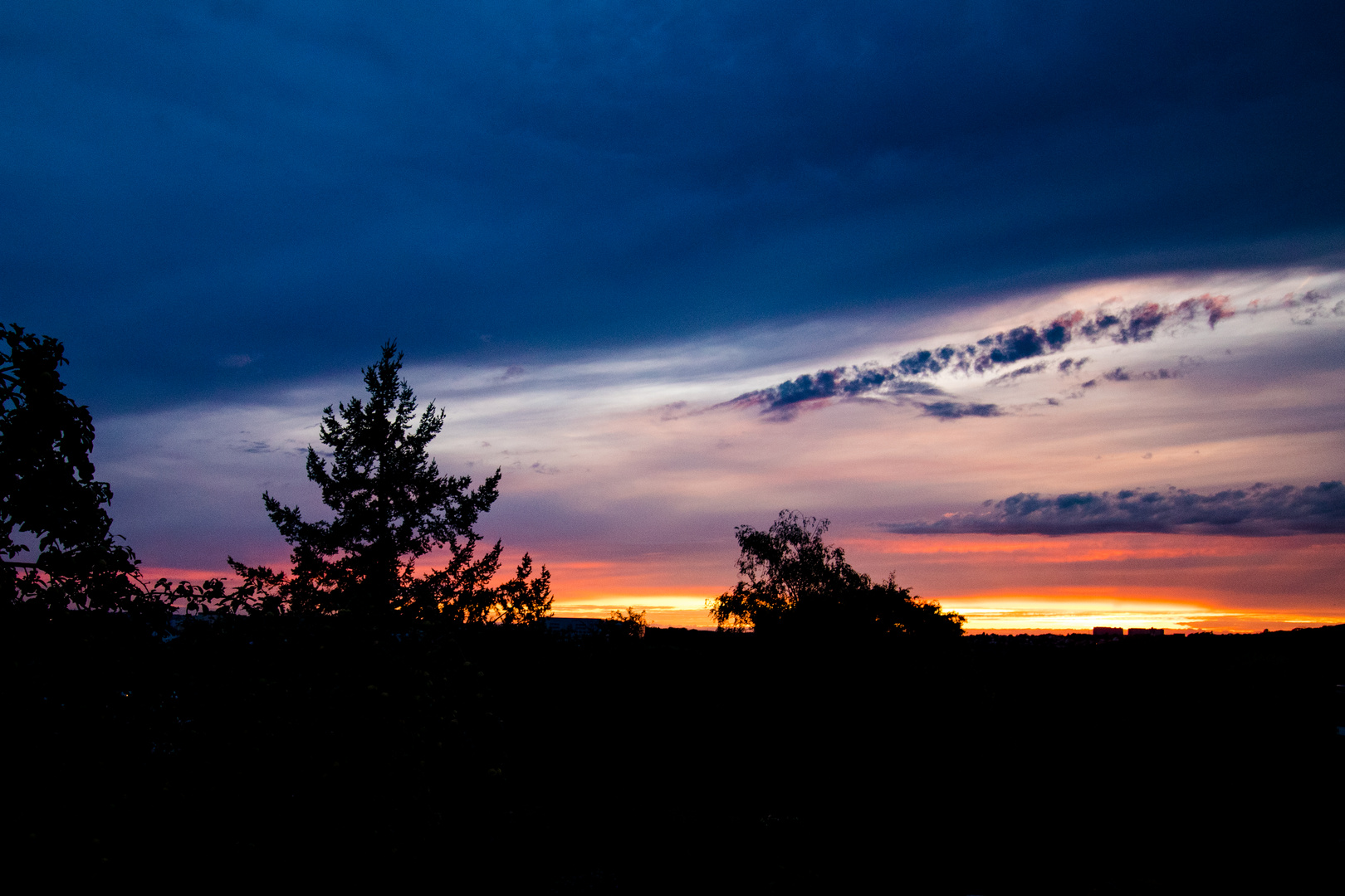 Wolkiger Sonnenuntergang