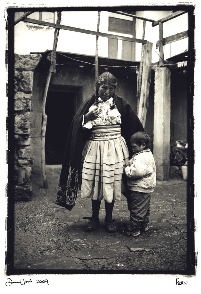 woman and child,lake titicaca,peru