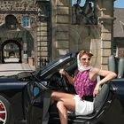 Woman in convertible car / Frau in Cabrio