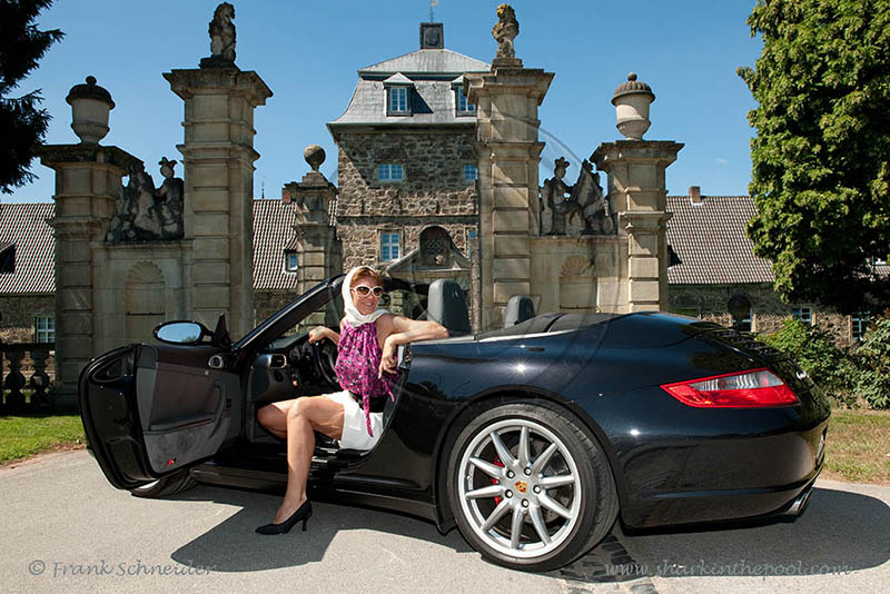 Woman in convertible car II / Frau in Cabrio II