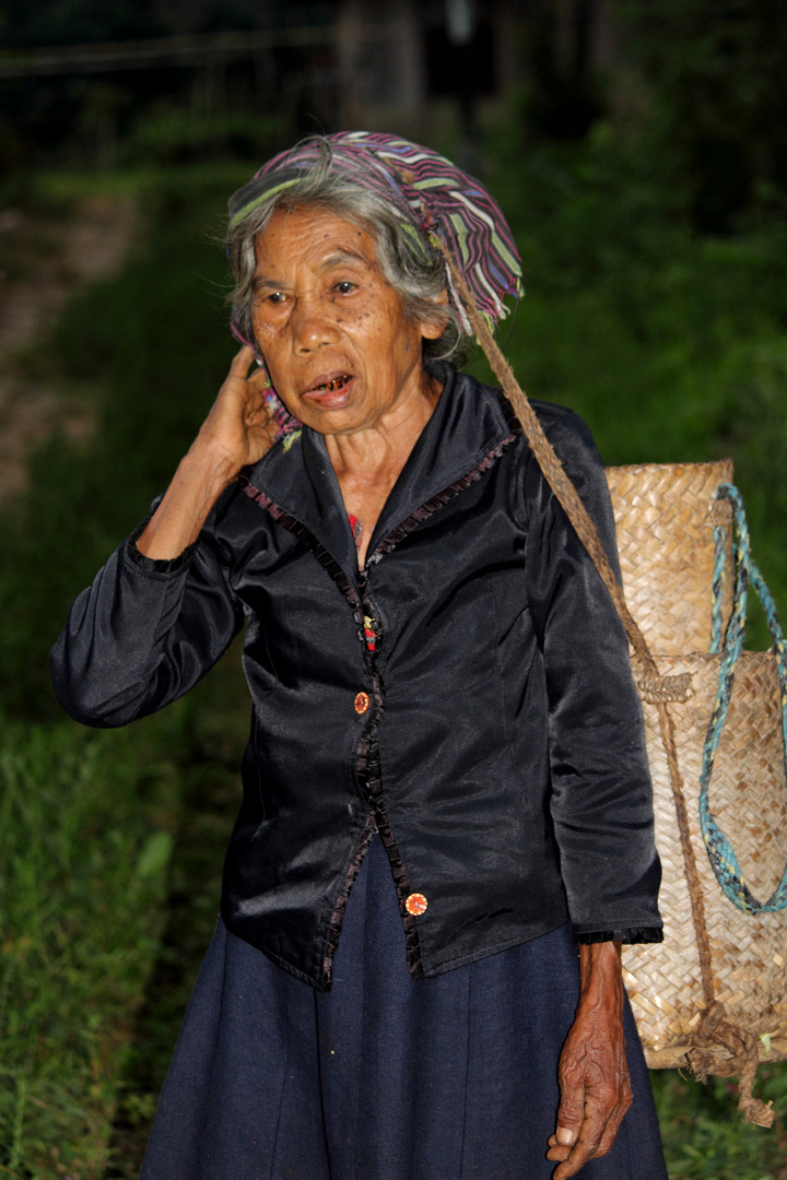 woman in the village - Flores