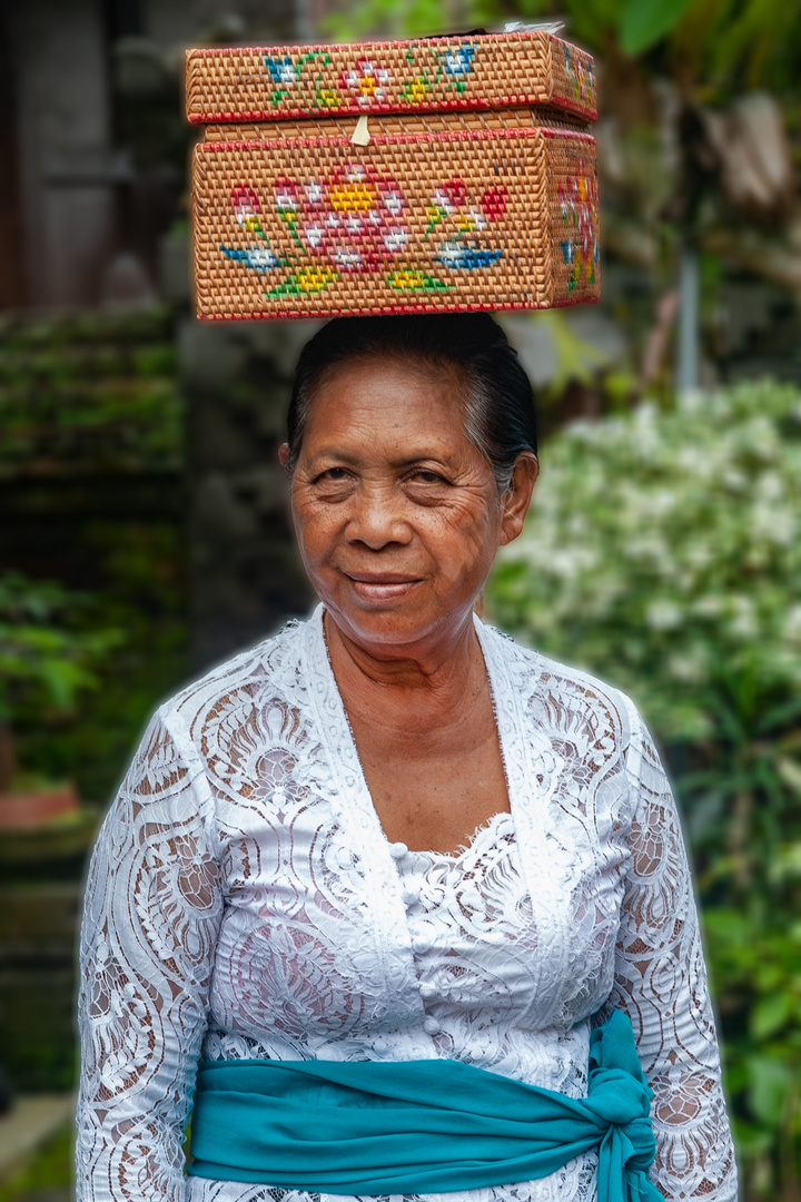 Woman ready for the Pegawesi