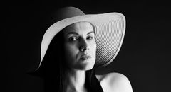 Woman with a hat - 1 -