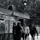 Woman with a phone - Paris - août 2010