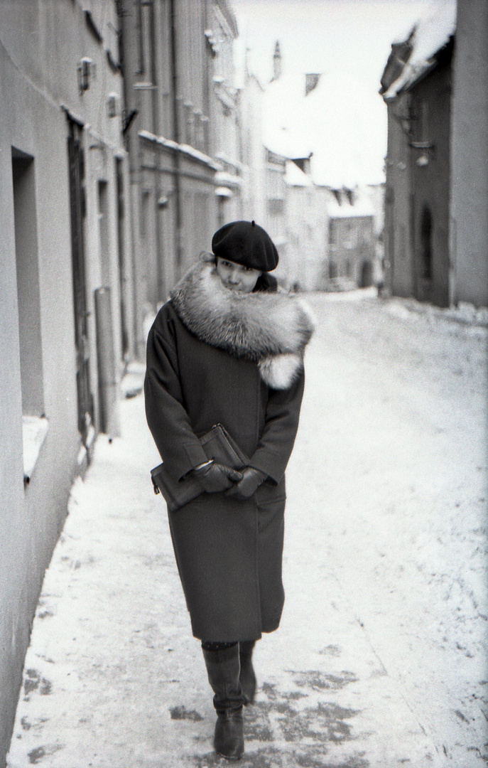 Women in Old Tallinn, winter 86