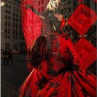 women in red - Windowshopping