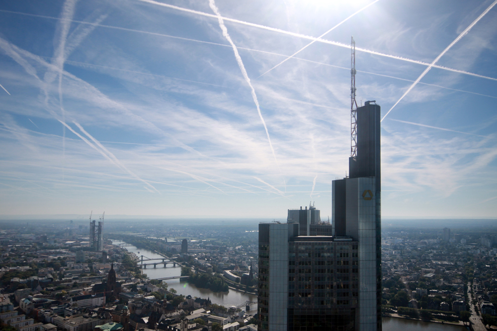 Woran erkennt man, daß Frankfurt einen Flughafen hat ??