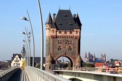 Worms - Neue Rheinbrücke auf dem Weg nach Worms (II)