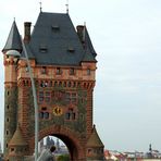 Worms - Neue Rheinbrücke und Stadttor (I)