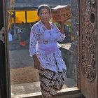 Worshiper woman enters the temple complex