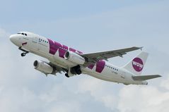 WOW Airlines A-320